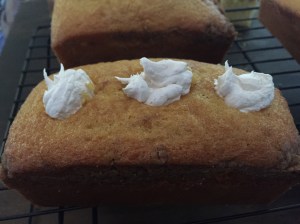 this is how you get creme in your cake without a narrow frosting tip